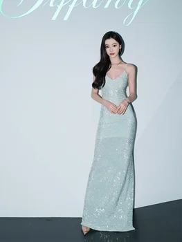 Yi Mengling - популярная онлайн-знаменитость с таким же сверкающим от чистой похоти платьем на бретелях с V-образным вырезом для женщин на лето 2023, новинка