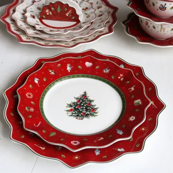 Красная Рождественская керамическая посуда, красные и белые рождественские узоры, керамические тарелки, праздничный дизайн с ручной штамповкой