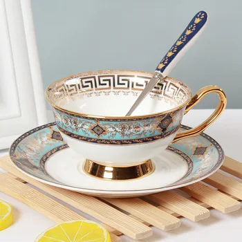 Чайная чашка с цветами в европейском стиле, набор керамических кофейных чашек, креативная, одинарная чашка с ложкой, тарелка, набор из костяного фарфора, комбинация